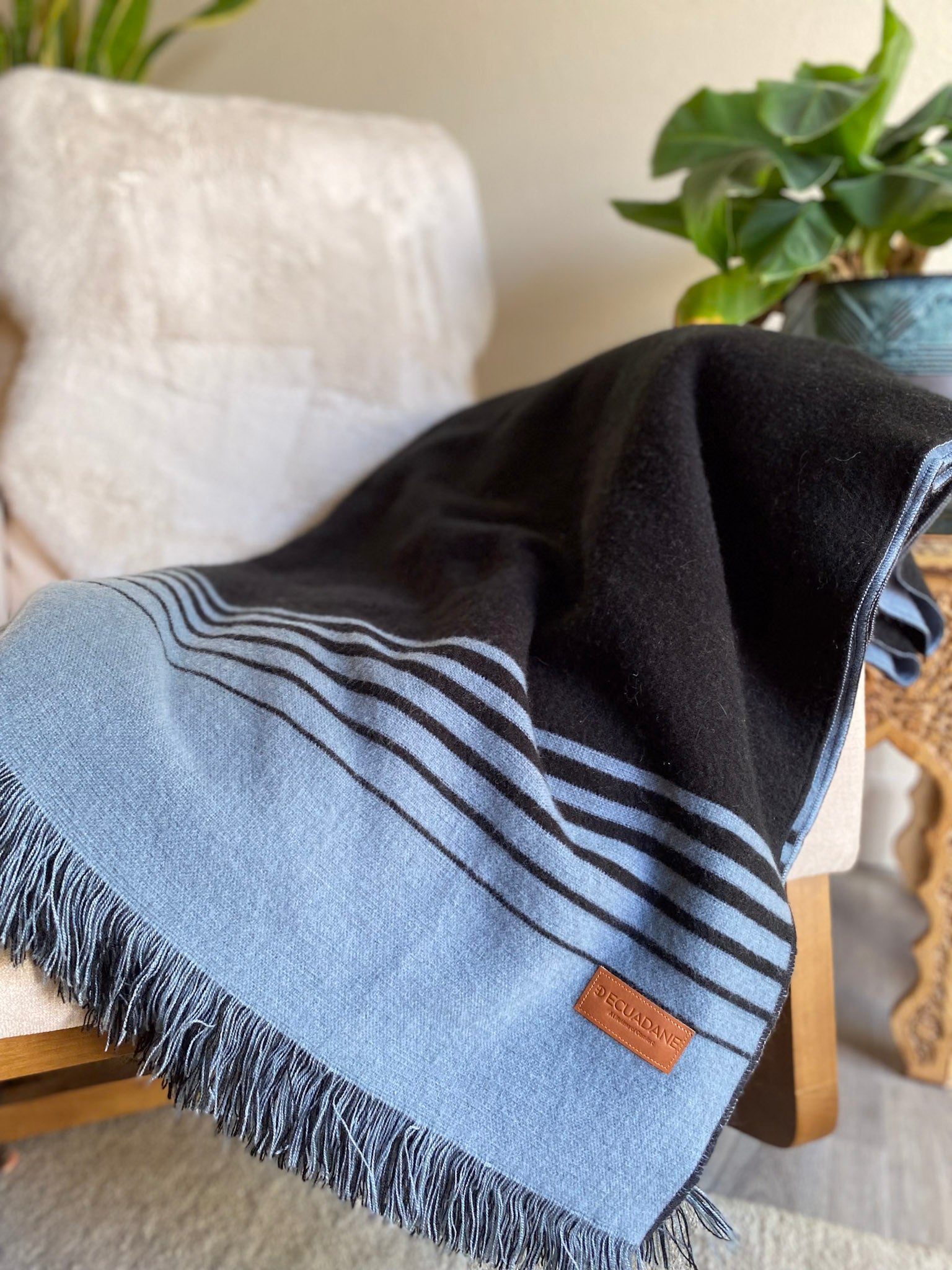 Chicago- Black and Gray Luxury Throw Blanket