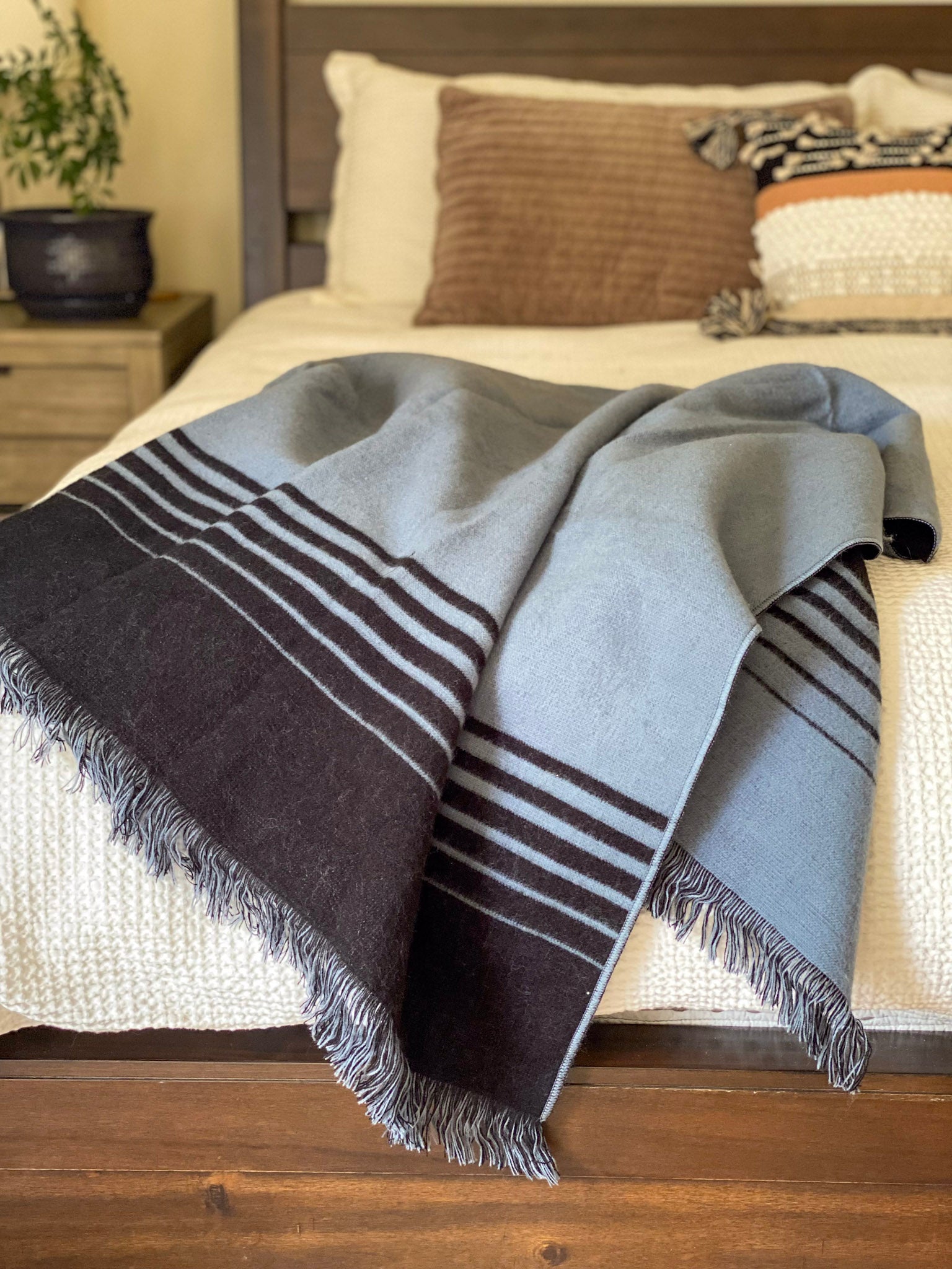 Chicago- Black and Gray Luxury Throw Blanket