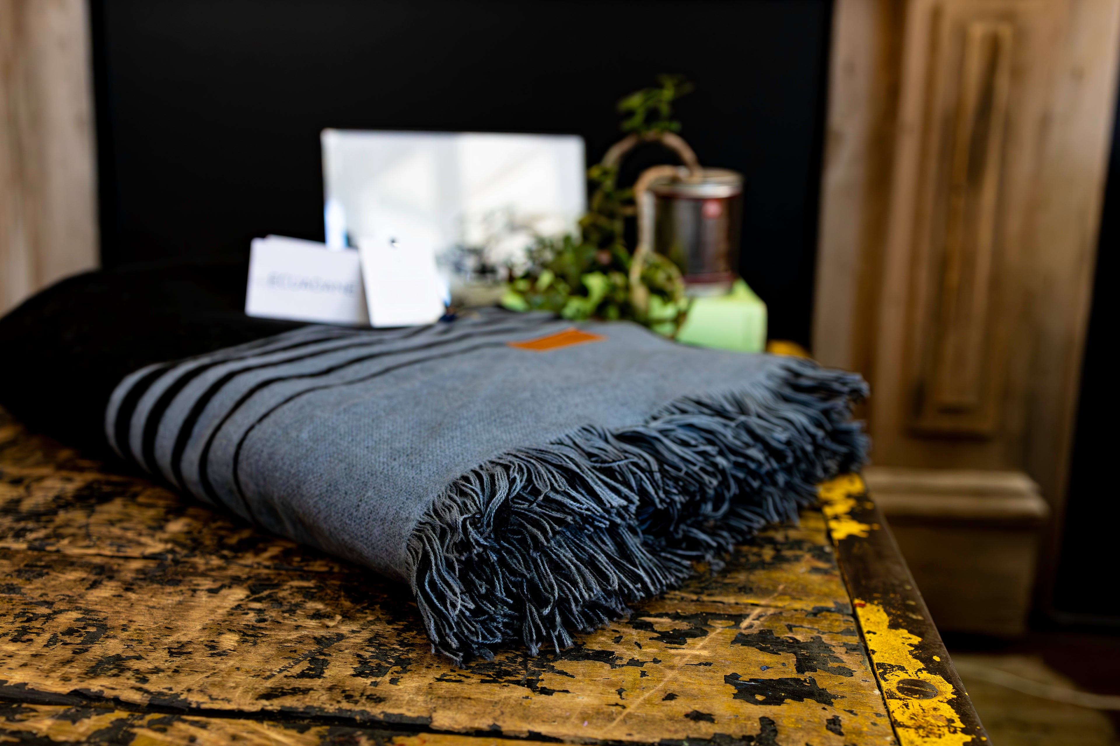 Chicago- Black and Gray Luxury Throw Blanket