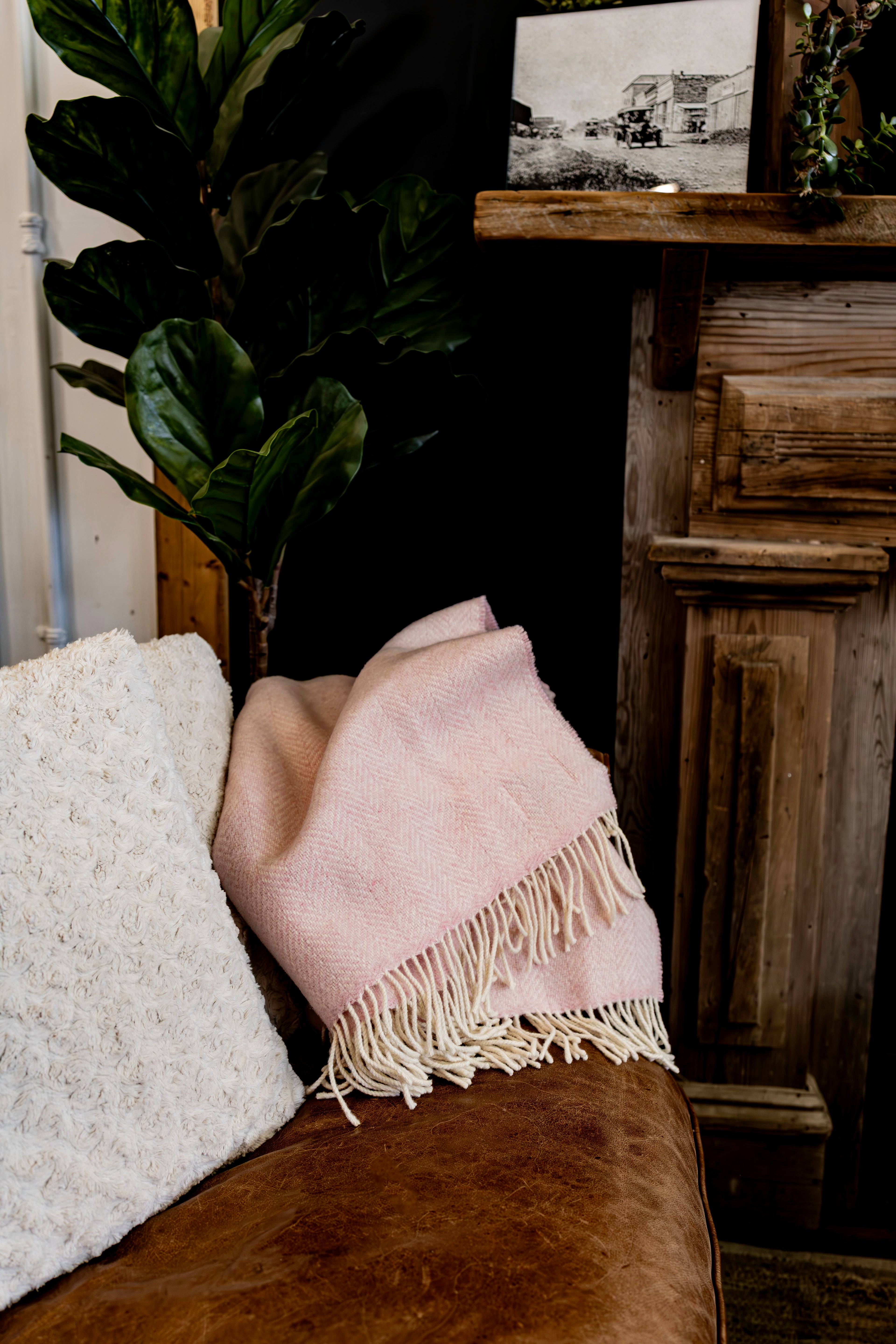 Merino Wool & Cashmere Throw Blanket - Álainn Yew Pink