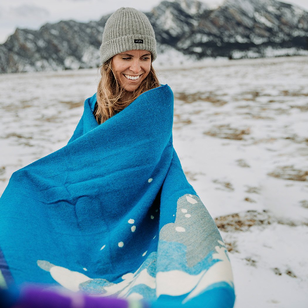 Queen-Size Winter Blanket - Shredding Snowboarder