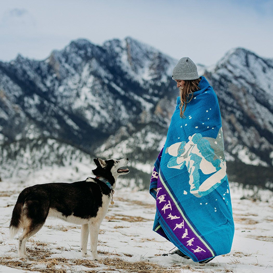 Queen-Size Winter Blanket - Shredding Snowboarder