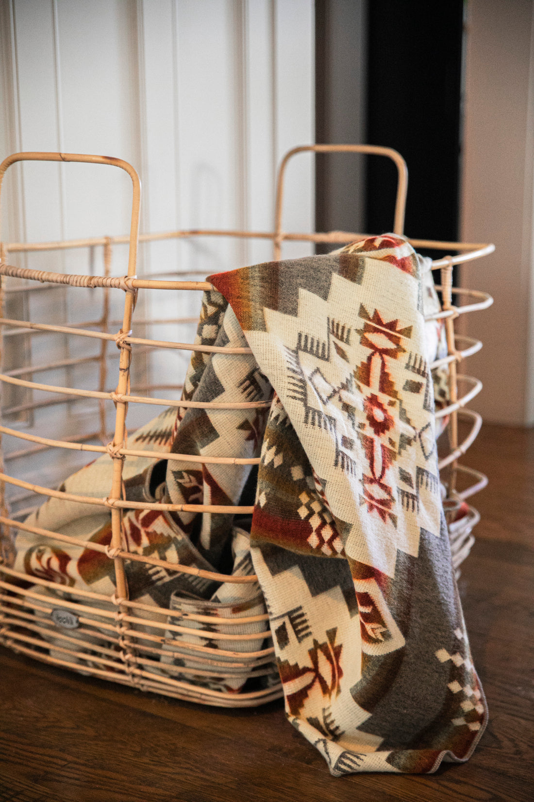 Artisan-Made Southwestern Queen-Sized Blanket - Andes Beach